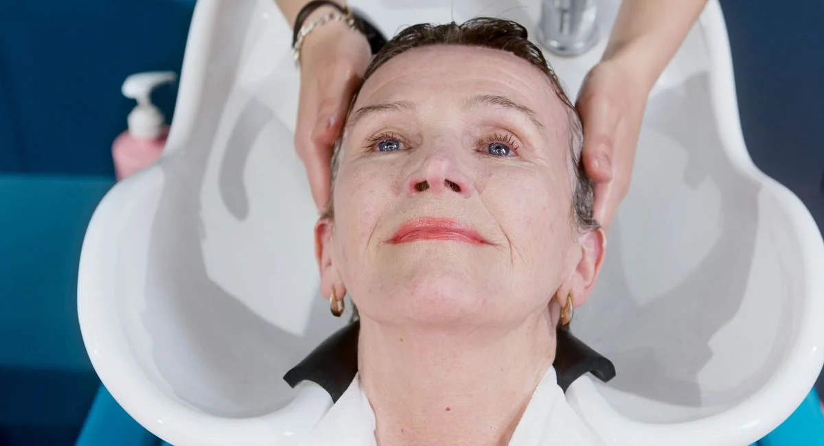 Illustration, combien perd-on de cheveux au lavage
